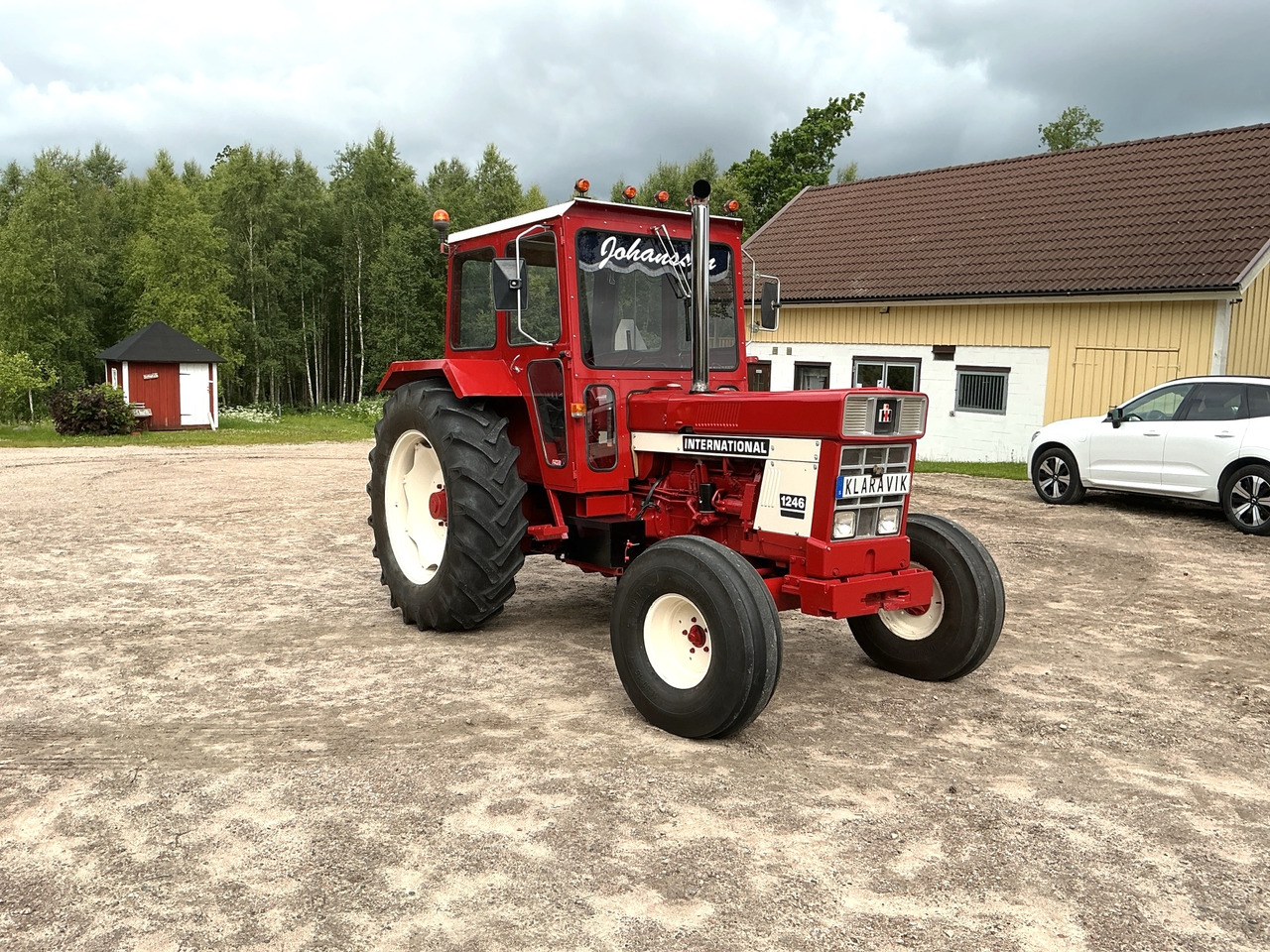 International 1246 - Traktor: 1 kép. International 1246 - Traktor: 1 kép.