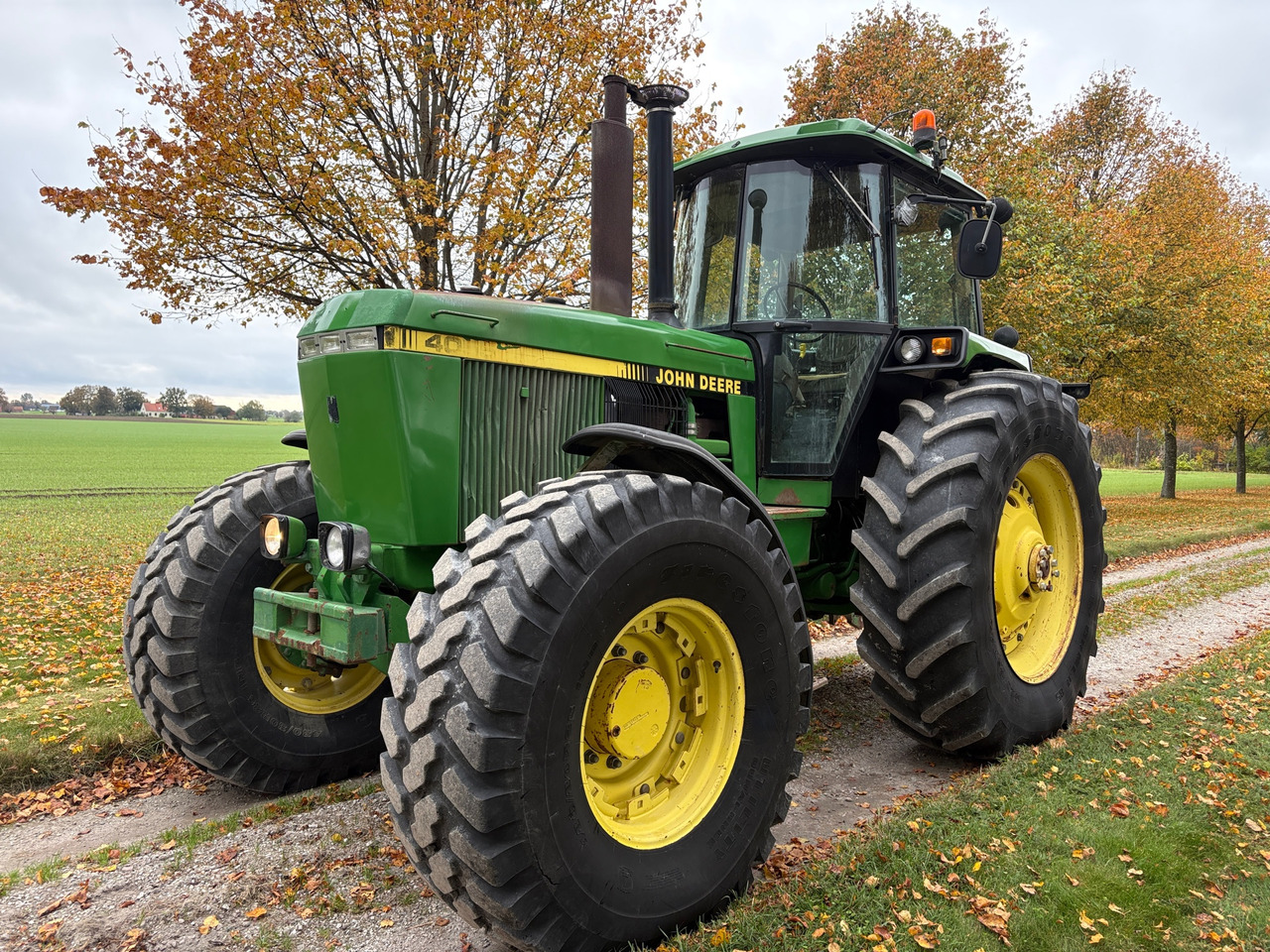 John Deere 4055 - Traktor: 1 kép. John Deere 4055 - Traktor: 1 kép.