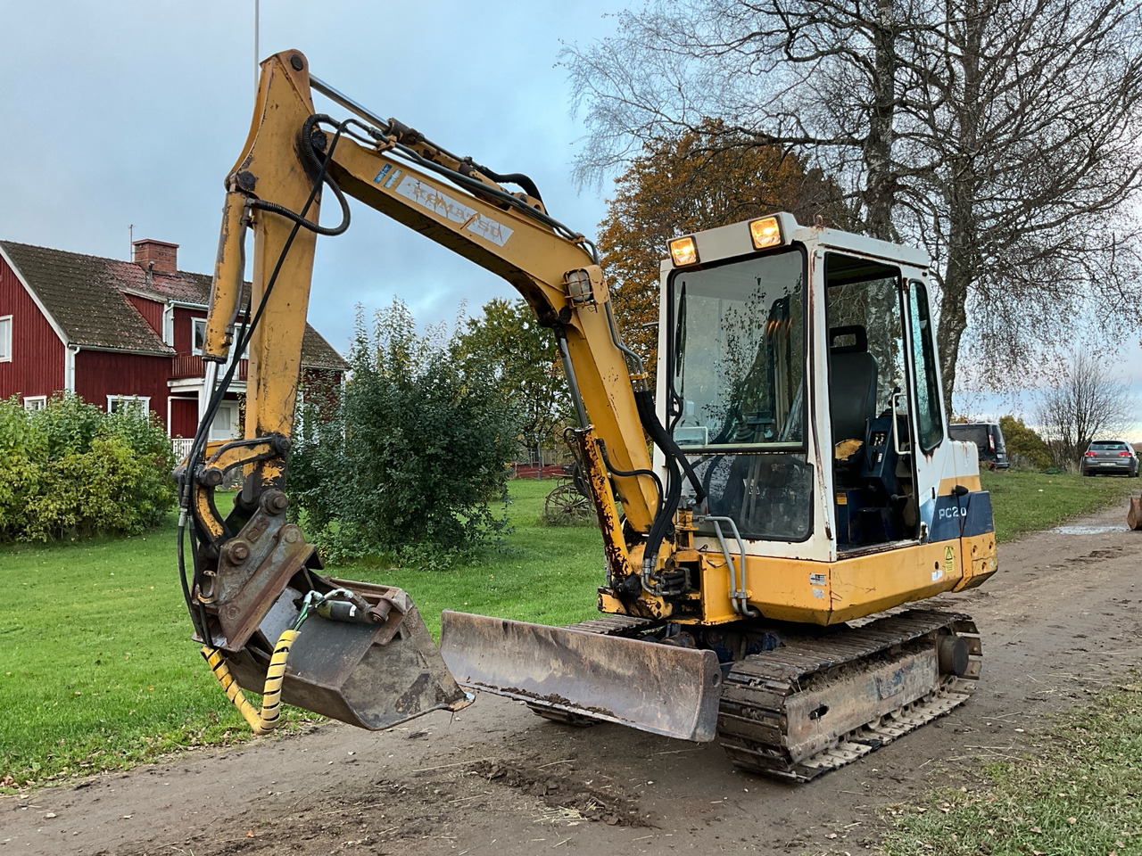 Komatsu PC20 - Kotrógép: 1 kép. Komatsu PC20 - Kotrógép: 1 kép.