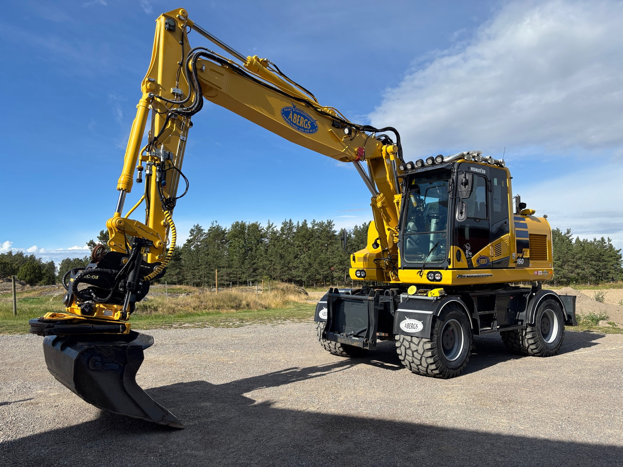 Komatsu PW160-11 - Kotrógép: 1 kép. Komatsu PW160-11 - Kotrógép: 1 kép.