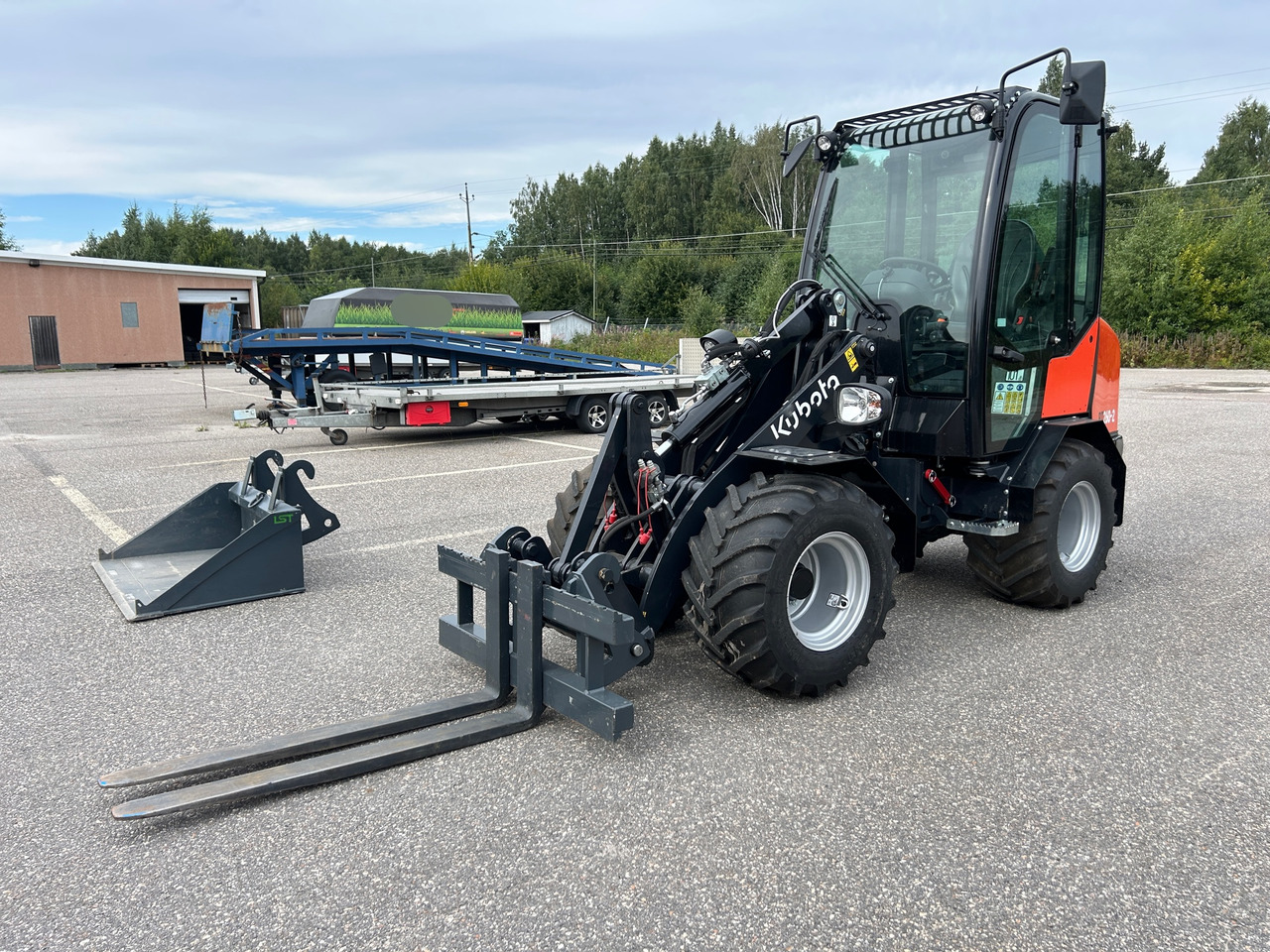 Kubota RT260-2 - Gumikerekes homlokrakodó: 1 kép. Kubota RT260-2 - Gumikerekes homlokrakodó: 1 kép.