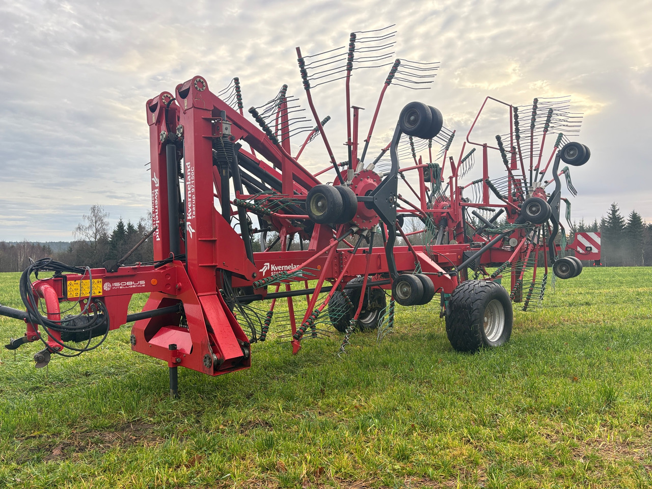 Kverneland 97150C - Szénaforgató: 1 kép. Kverneland 97150C - Szénaforgató: 1 kép.