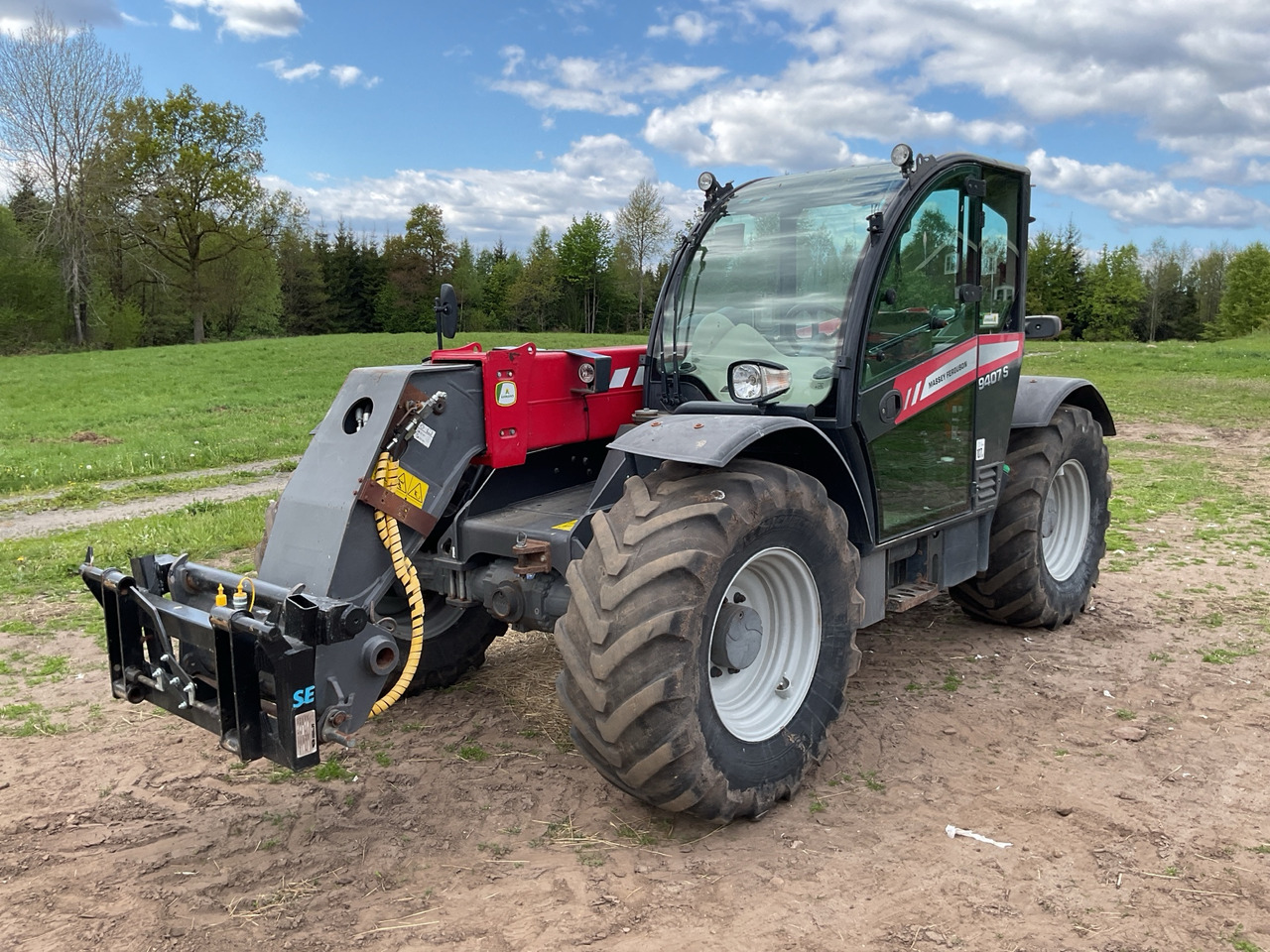 Massey Ferguson 9407 S - Teleszkópos rakodó: 1 kép. Massey Ferguson 9407 S - Teleszkópos rakodó: 1 kép.