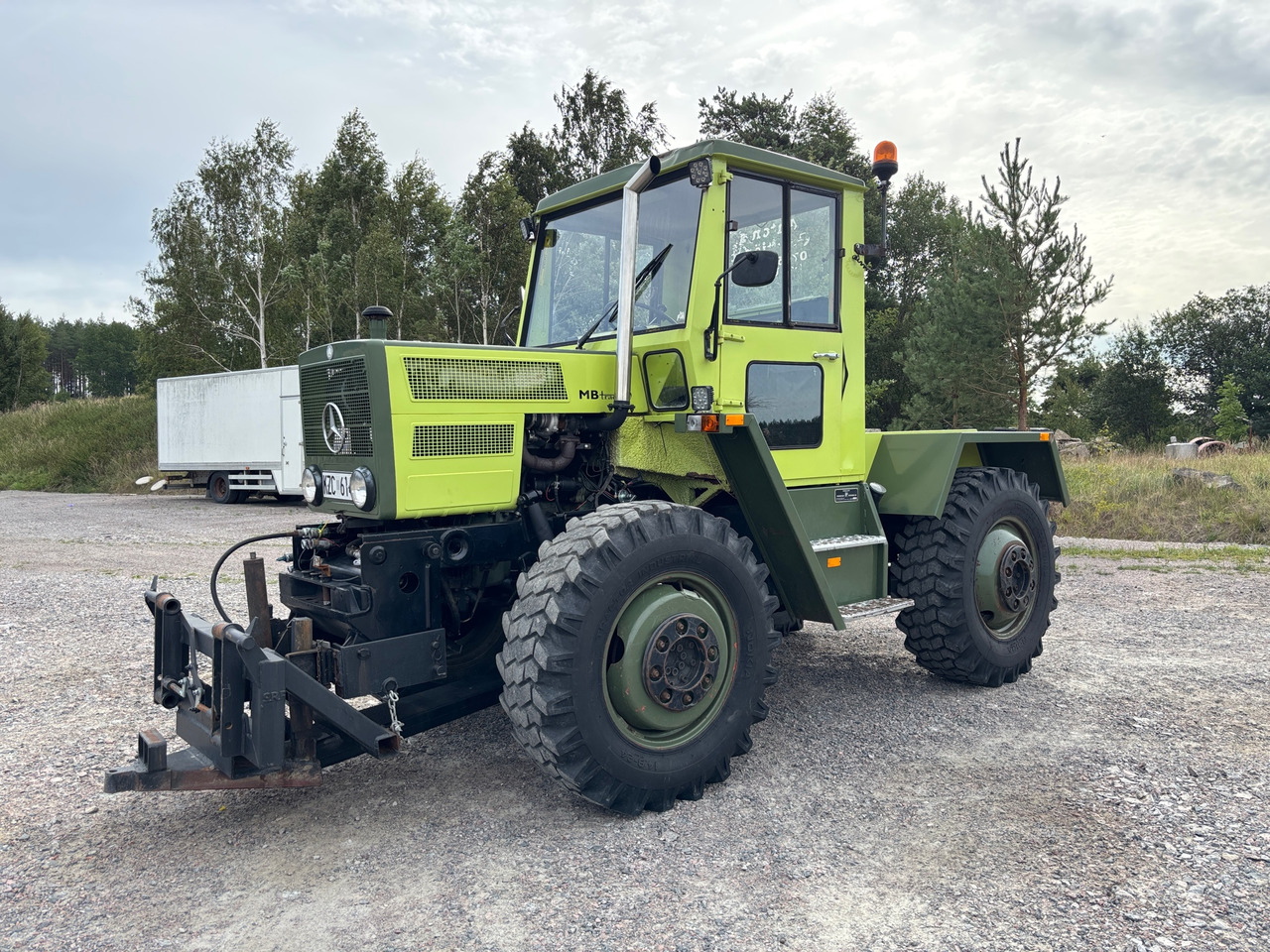 Mercedes-Benz MB Trac 800 - Traktor: 1 kép. Mercedes-Benz MB Trac 800 - Traktor: 1 kép.