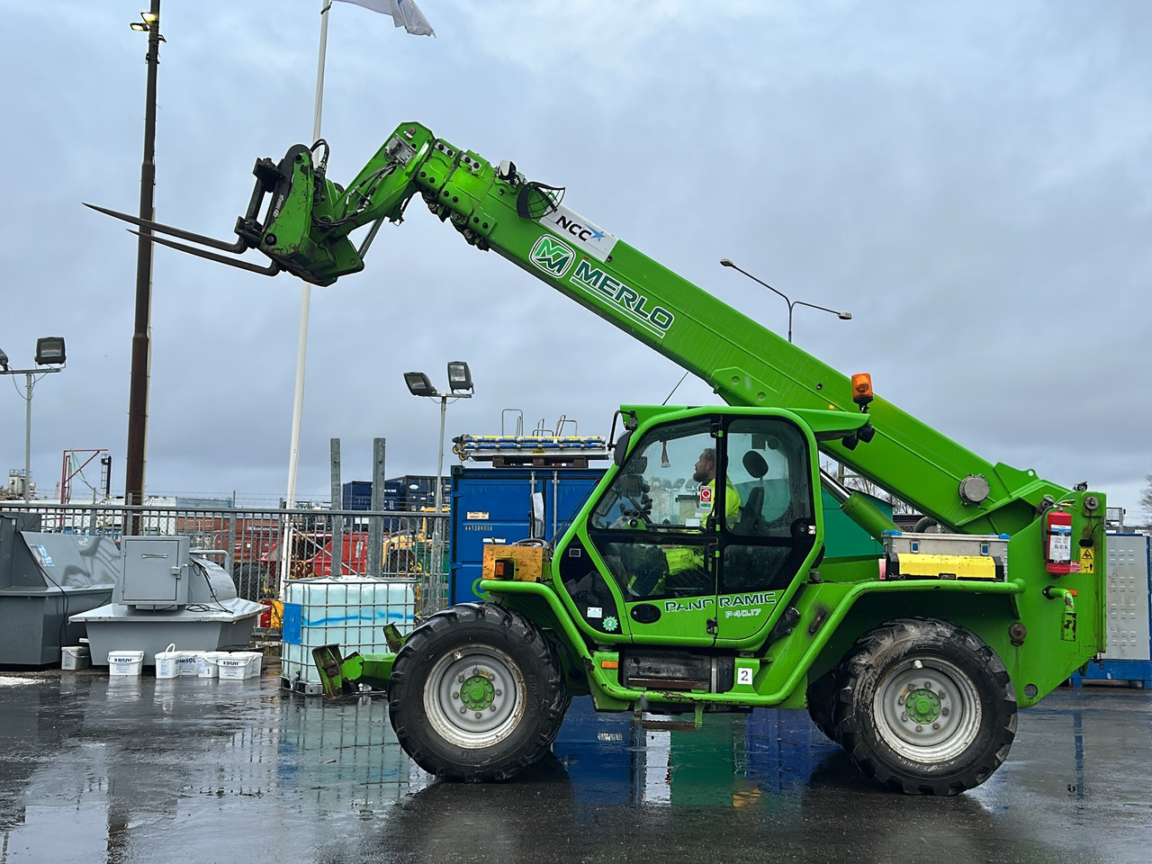 Merlo P40.17 - Teleszkópos rakodó: 1 kép. Merlo P40.17 - Teleszkópos rakodó: 1 kép.