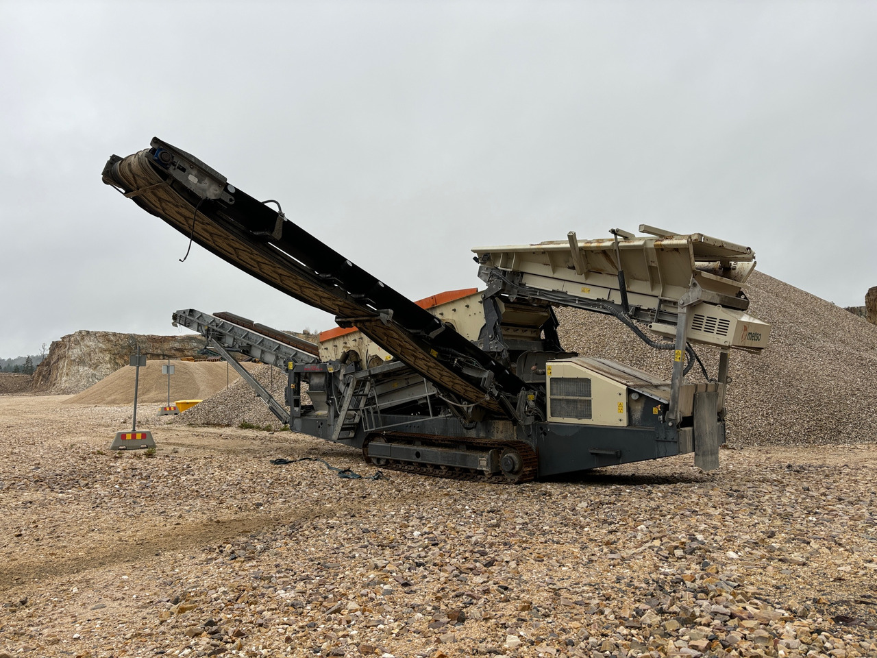 Metso ST2,8 - Törőgép: 1 kép. Metso ST2,8 - Törőgép: 1 kép.