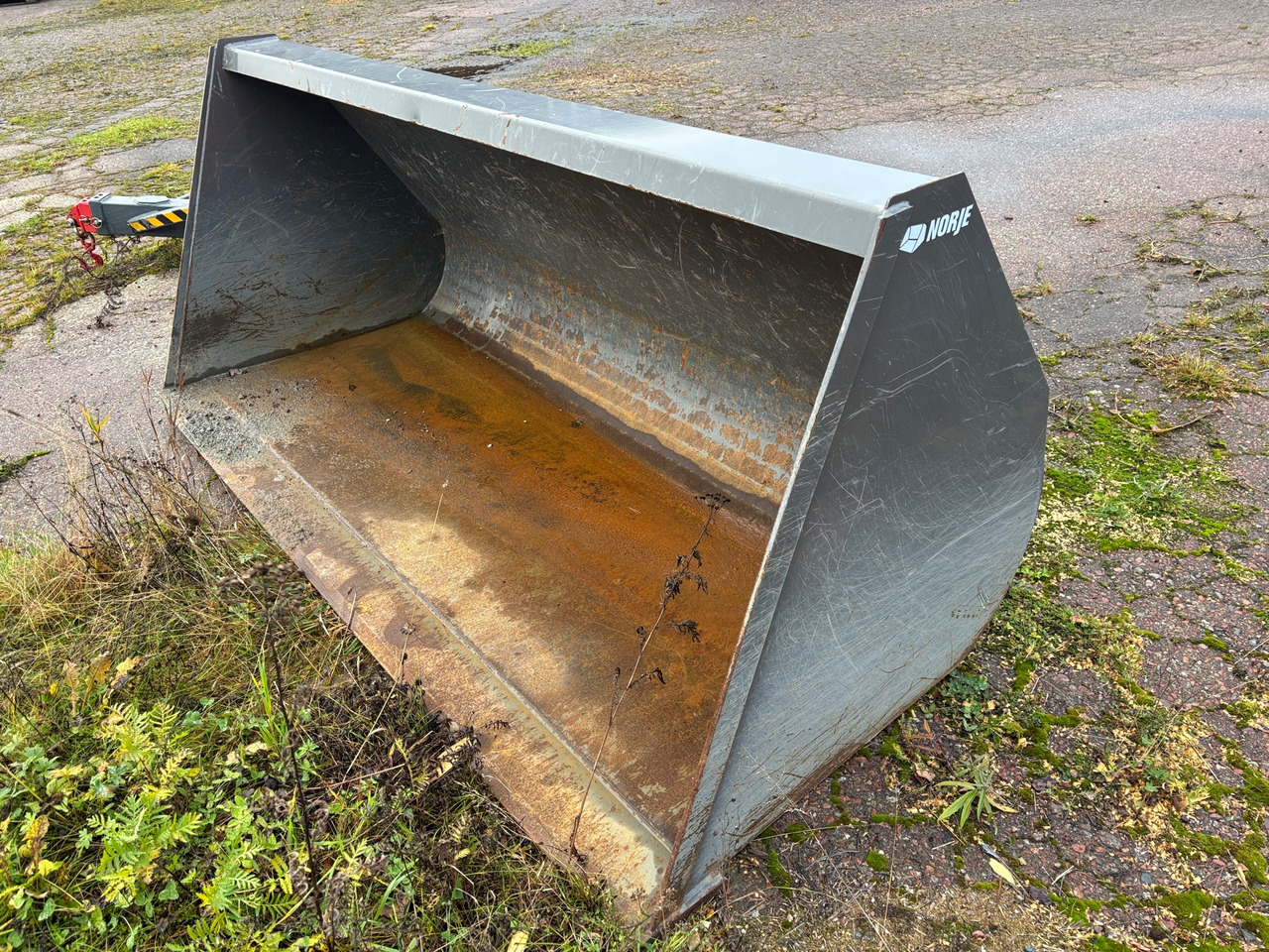 Norje 2300L - Rakodókanál: 1 kép. Norje 2300L - Rakodókanál: 1 kép.