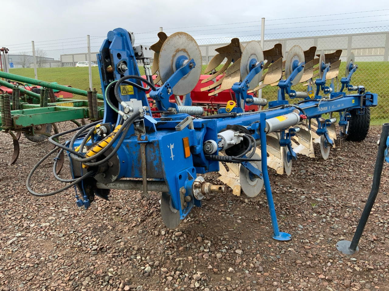 Överum DX 5975 H - Eke: 1 kép. Överum DX 5975 H - Eke: 1 kép.