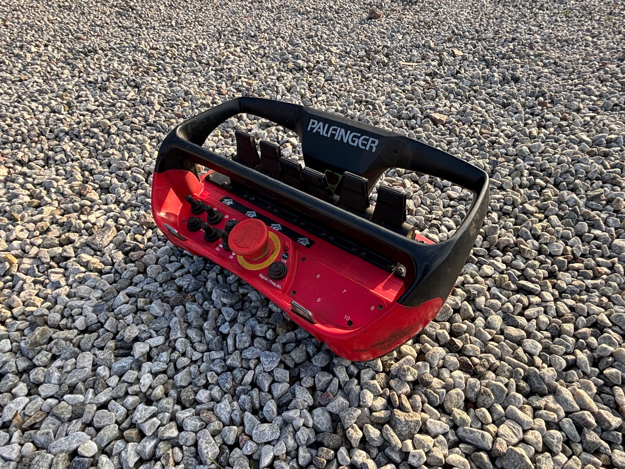 Palfinger 961 - Építőipari berendezések: 1 kép. Palfinger 961 - Építőipari berendezések: 1 kép.