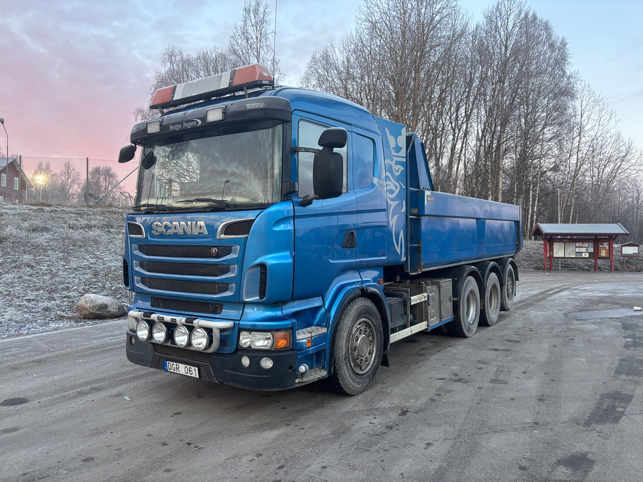 Scania R560 - Platós teherautó: 1 kép. Scania R560 - Platós teherautó: 1 kép.