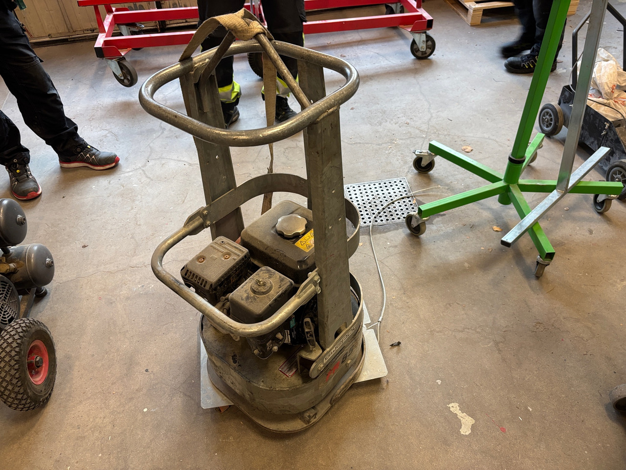 Swepac FR85 - Lapvibrátor: 1 kép. Swepac FR85 - Lapvibrátor: 1 kép.