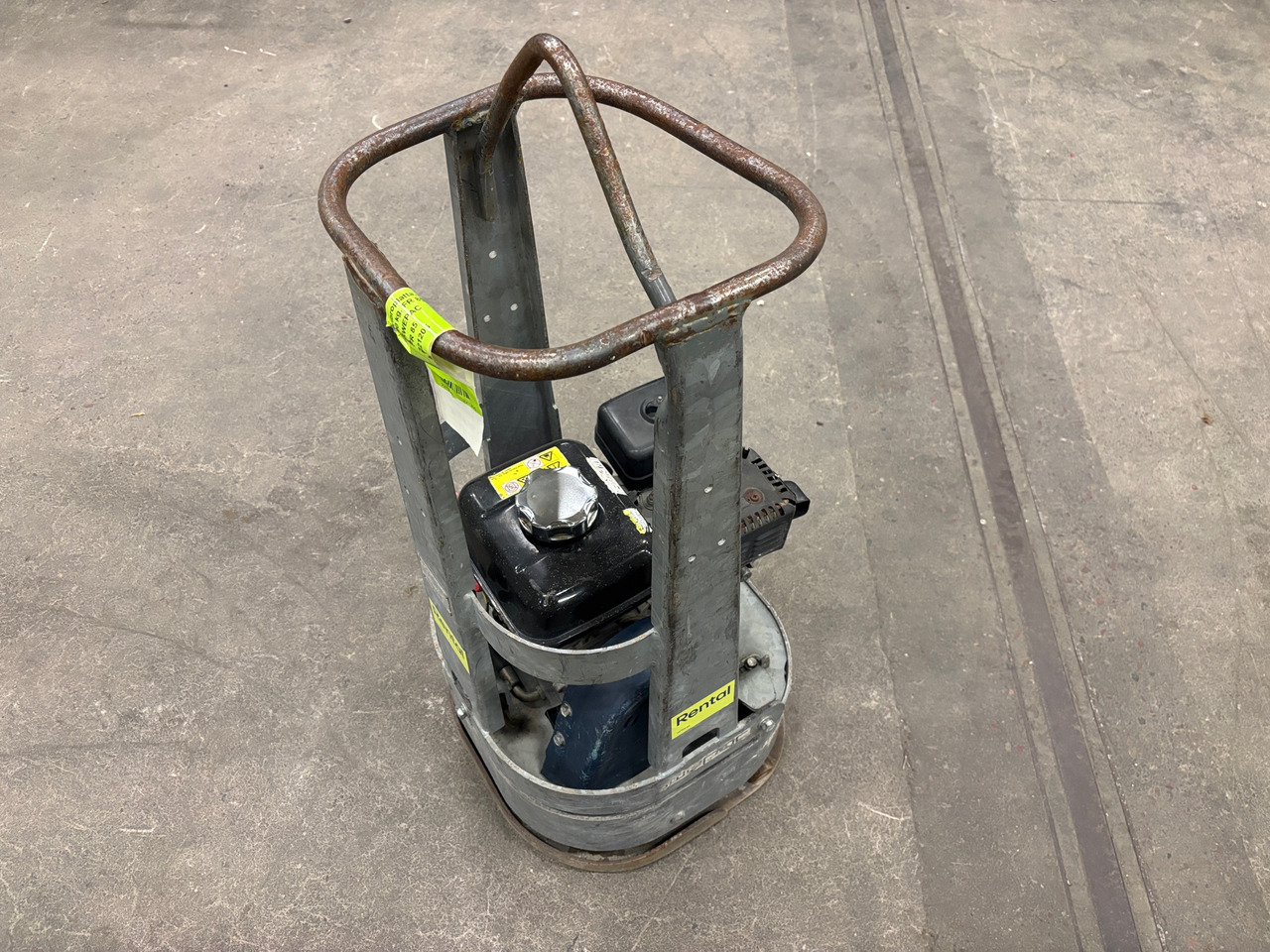 Swepac FR85 - Lapvibrátor: 1 kép. Swepac FR85 - Lapvibrátor: 1 kép.