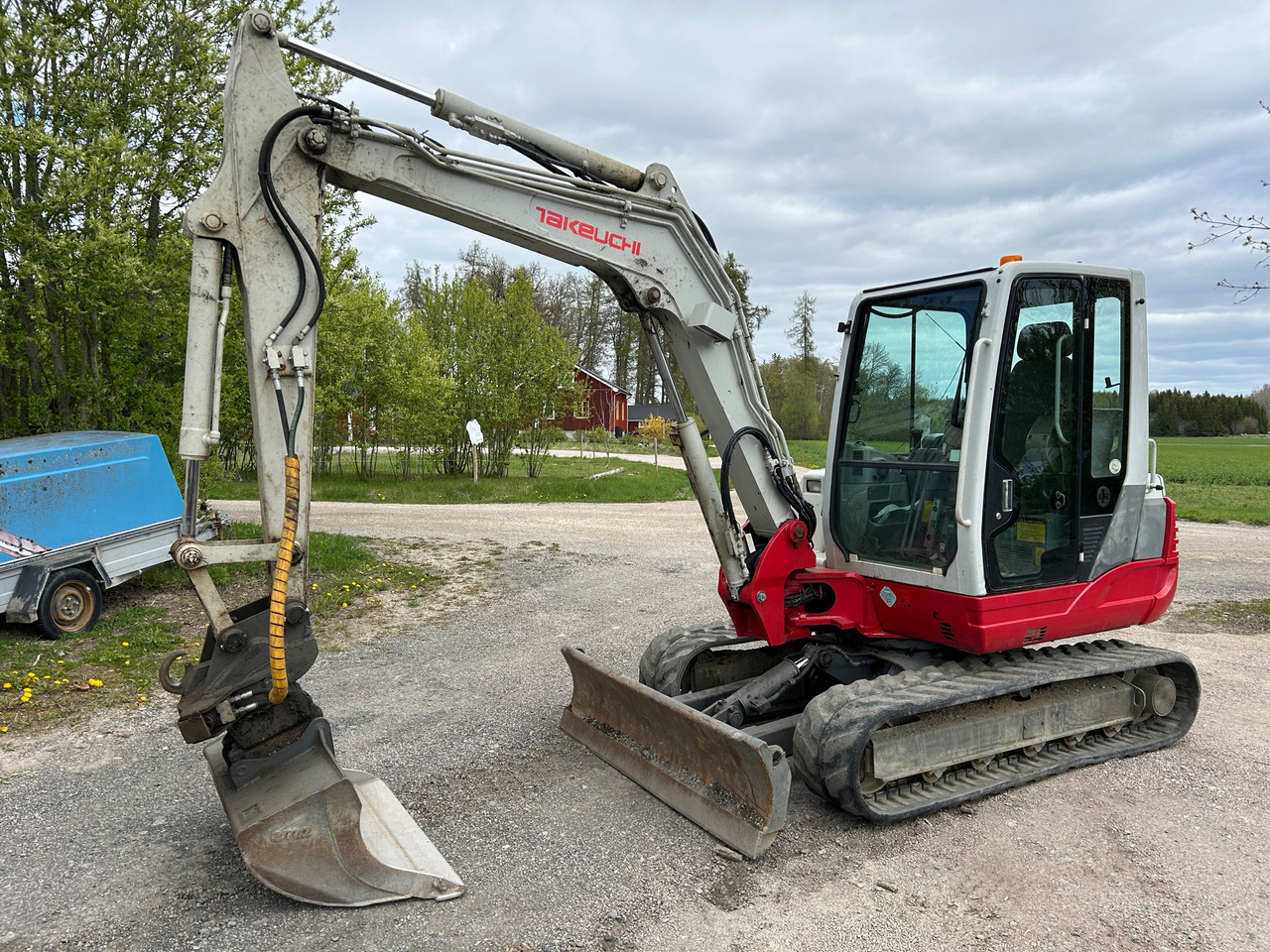 Takeuchi TB250 - Kotrógép: 1 kép. Takeuchi TB250 - Kotrógép: 1 kép.