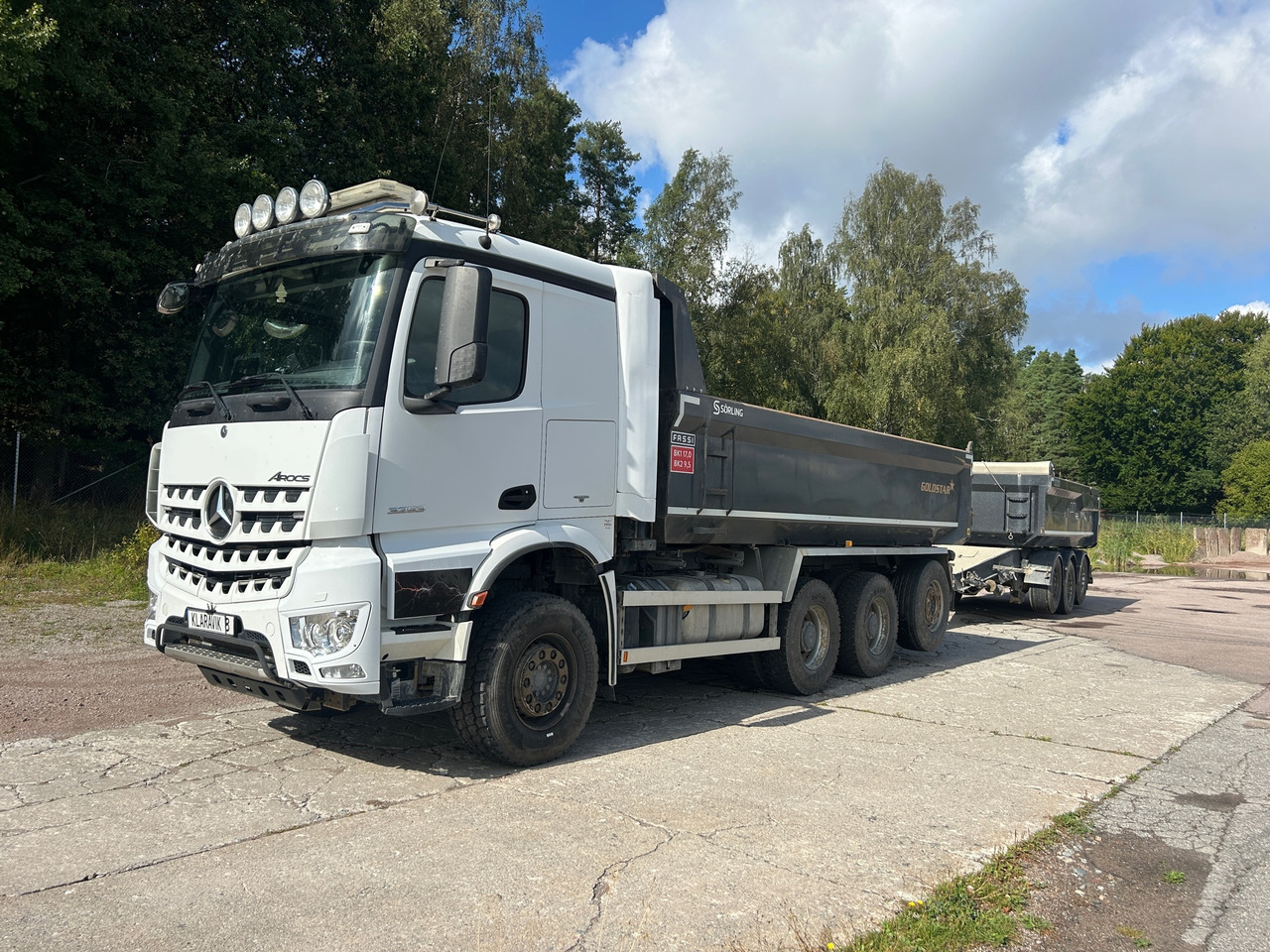 Mercedes-Benz Arocs 3253 - Teherautó: 1 kép. Mercedes-Benz Arocs 3253 - Teherautó: 1 kép.