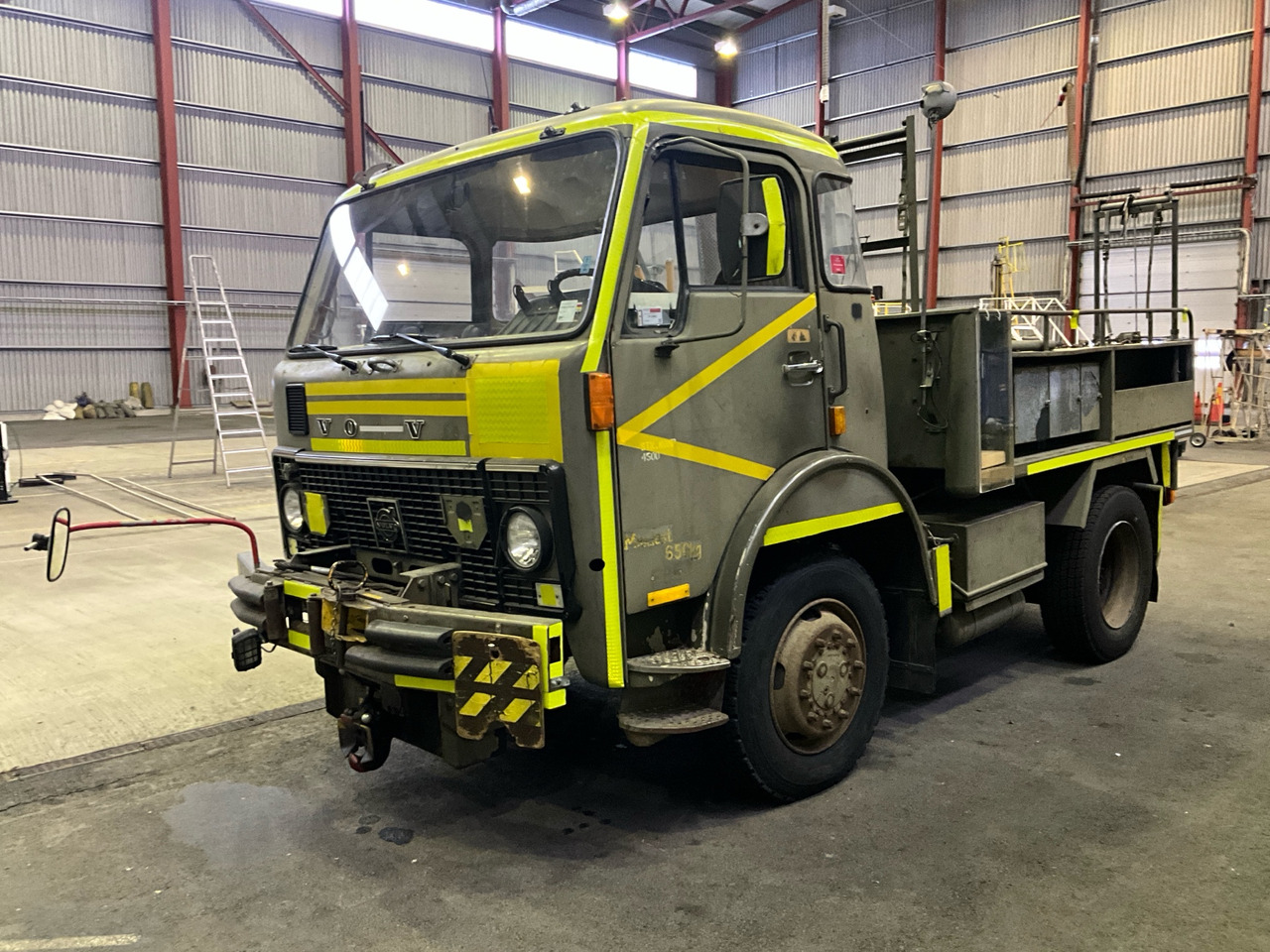 Volvo F85-4X4 - Teherautó: 1 kép. Volvo F85-4X4 - Teherautó: 1 kép.