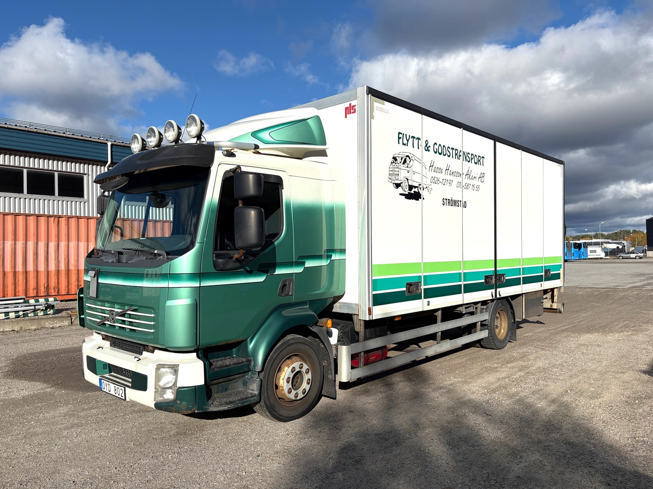 Volvo FL 8x2 - Teherautó: 1 kép. Volvo FL 8x2 - Teherautó: 1 kép.