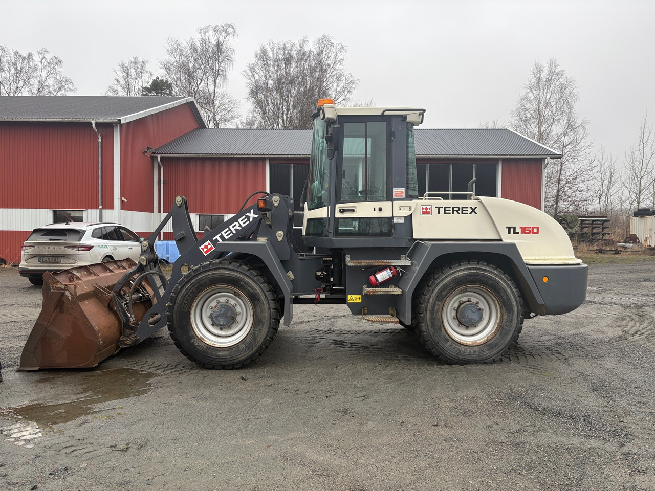 Terex TL160 - Gumikerekes homlokrakodó: 1 kép. Terex TL160 - Gumikerekes homlokrakodó: 1 kép.