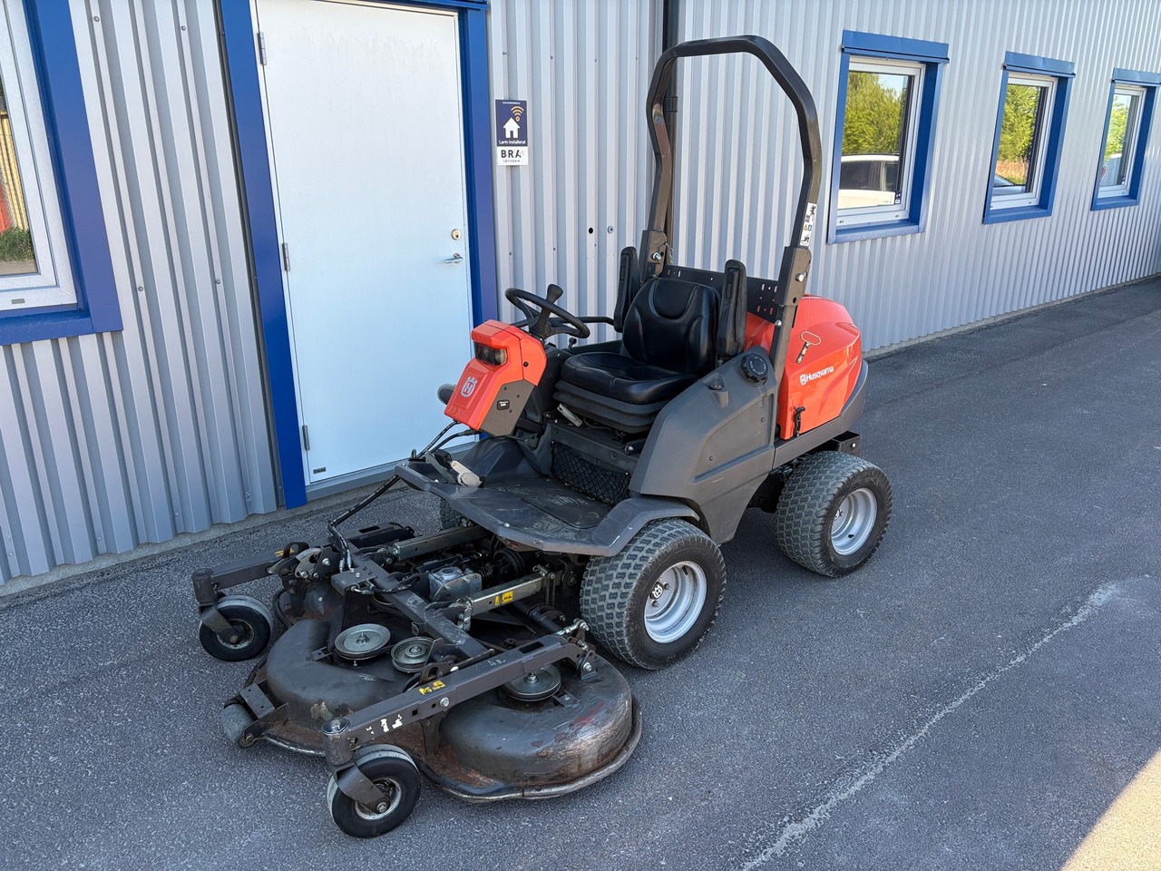 Husqvarna P 525D - Többcélú/ Speciális jármű: 1 kép. Husqvarna P 525D - Többcélú/ Speciális jármű: 1 kép.