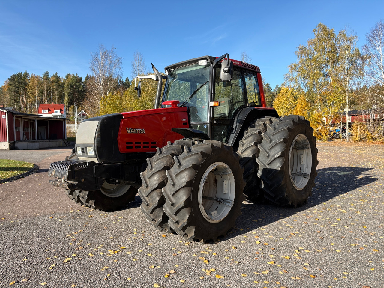 Valtra 6850-4 HiTech - Traktor: 1 kép. Valtra 6850-4 HiTech - Traktor: 1 kép.