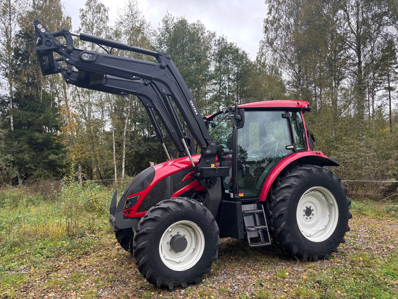 Valtra A104 - Traktor: 1 kép. Valtra A104 - Traktor: 1 kép.