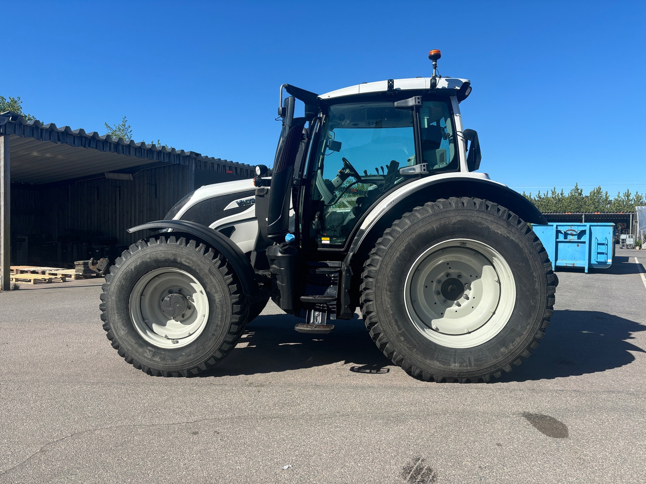 Valtra N 114 - Traktor: 1 kép. Valtra N 114 - Traktor: 1 kép.
