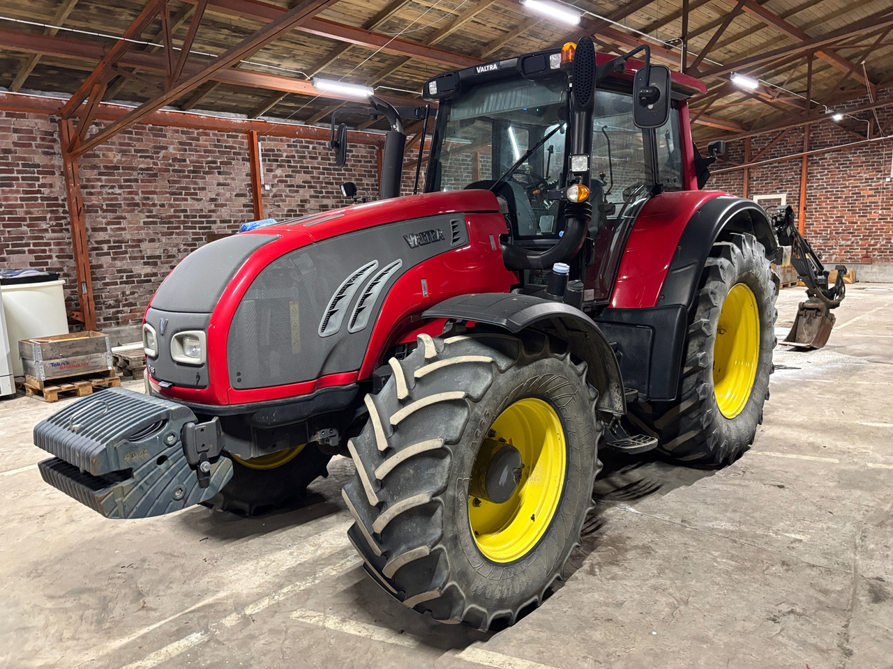 Valtra T153 - Traktor: 1 kép. Valtra T153 - Traktor: 1 kép.