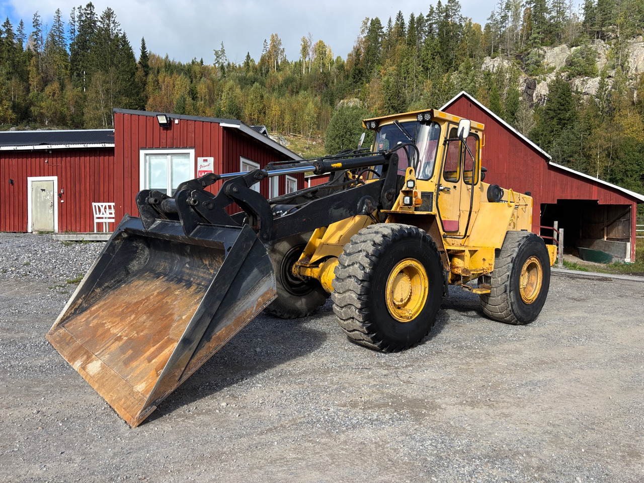 Volvo BM 4400 - Gumikerekes homlokrakodó: 1 kép. Volvo BM 4400 - Gumikerekes homlokrakodó: 1 kép.