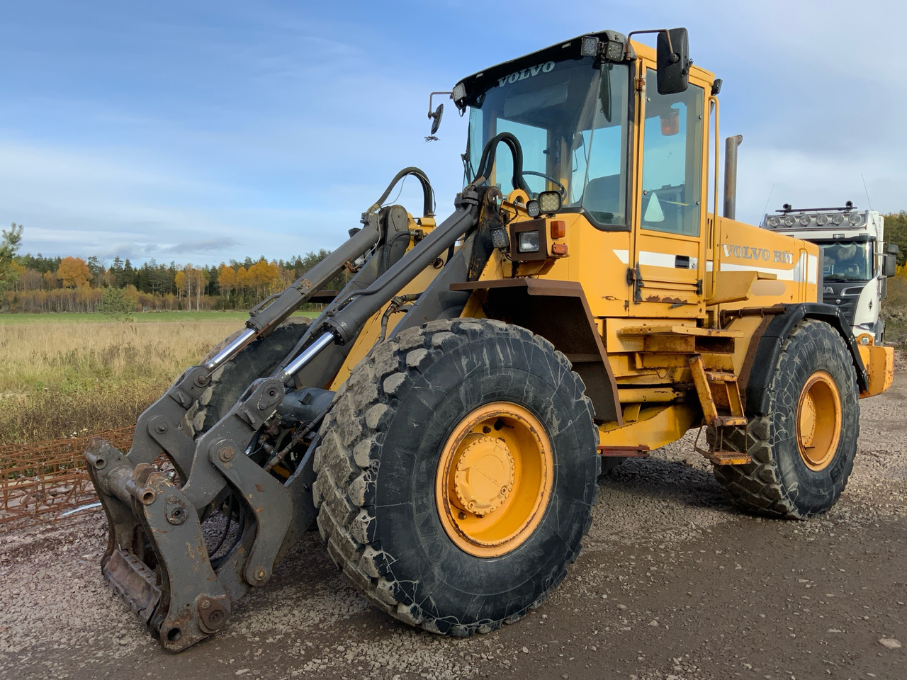 Volvo BM L90B - Gumikerekes homlokrakodó: 1 kép. Volvo BM L90B - Gumikerekes homlokrakodó: 1 kép.