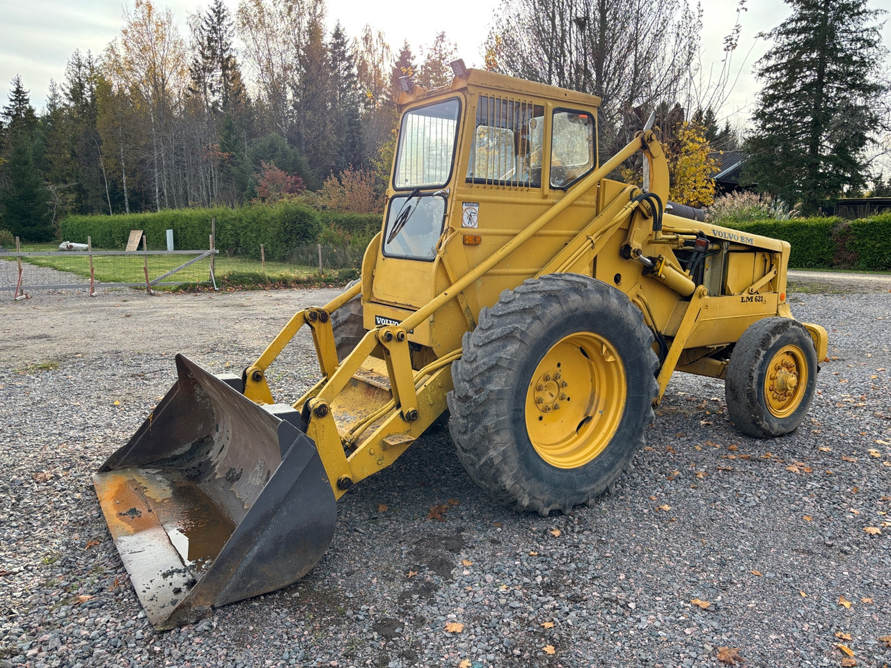 Volvo BM LM 621 - Gumikerekes homlokrakodó: 1 kép. Volvo BM LM 621 - Gumikerekes homlokrakodó: 1 kép.