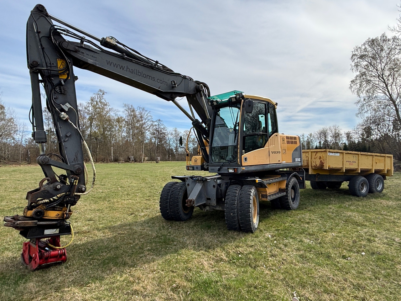 Volvo EW140C - Kotrógép: 1 kép. Volvo EW140C - Kotrógép: 1 kép.