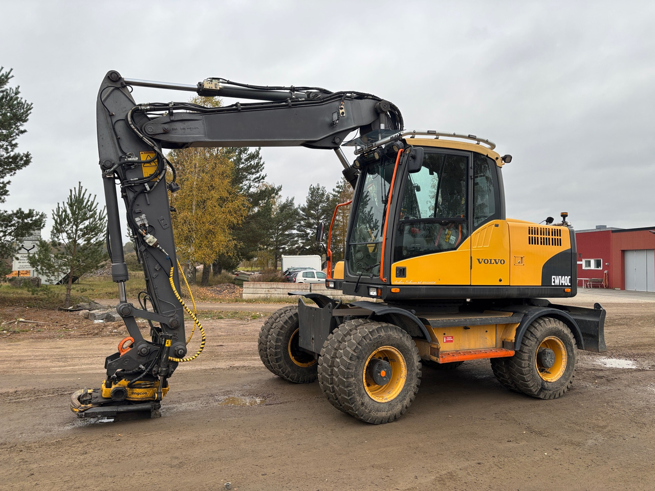 Volvo EW140C - Kotrógép: 1 kép. Volvo EW140C - Kotrógép: 1 kép.