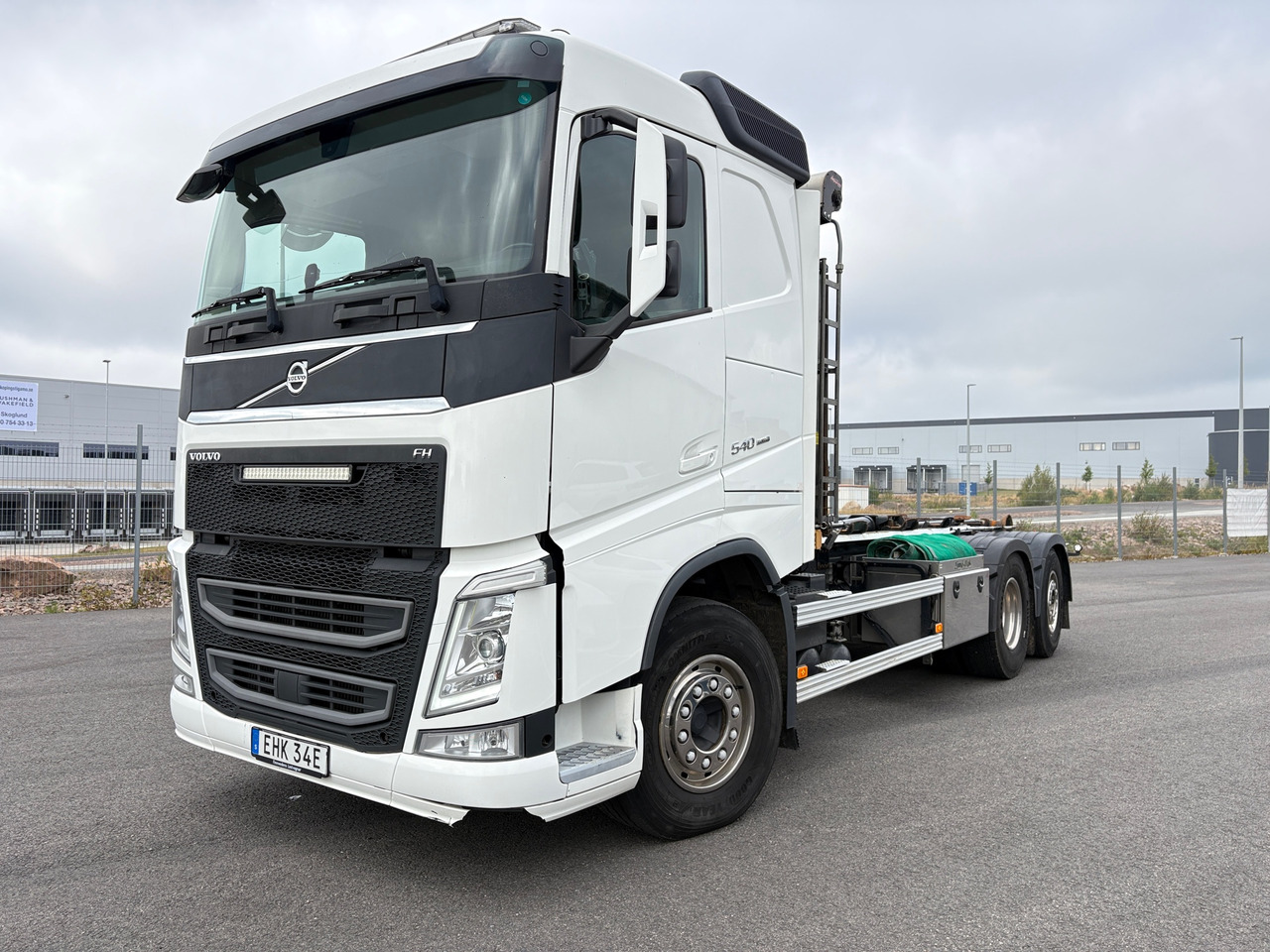 Volvo FH540 - Horgos rakodó teherautó: 1 kép. Volvo FH540 - Horgos rakodó teherautó: 1 kép.