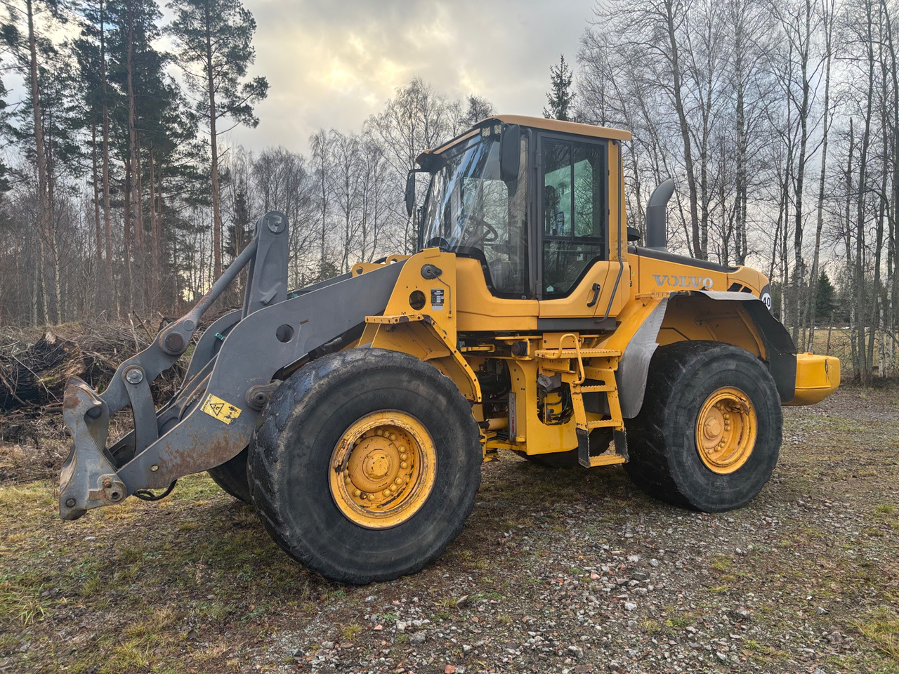 Volvo L110F - Gumikerekes homlokrakodó: 1 kép. Volvo L110F - Gumikerekes homlokrakodó: 1 kép.