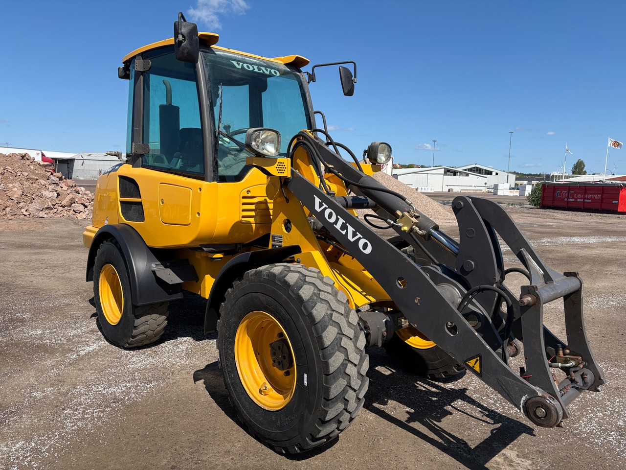 Volvo L25F - Gumikerekes homlokrakodó: 1 kép. Volvo L25F - Gumikerekes homlokrakodó: 1 kép.