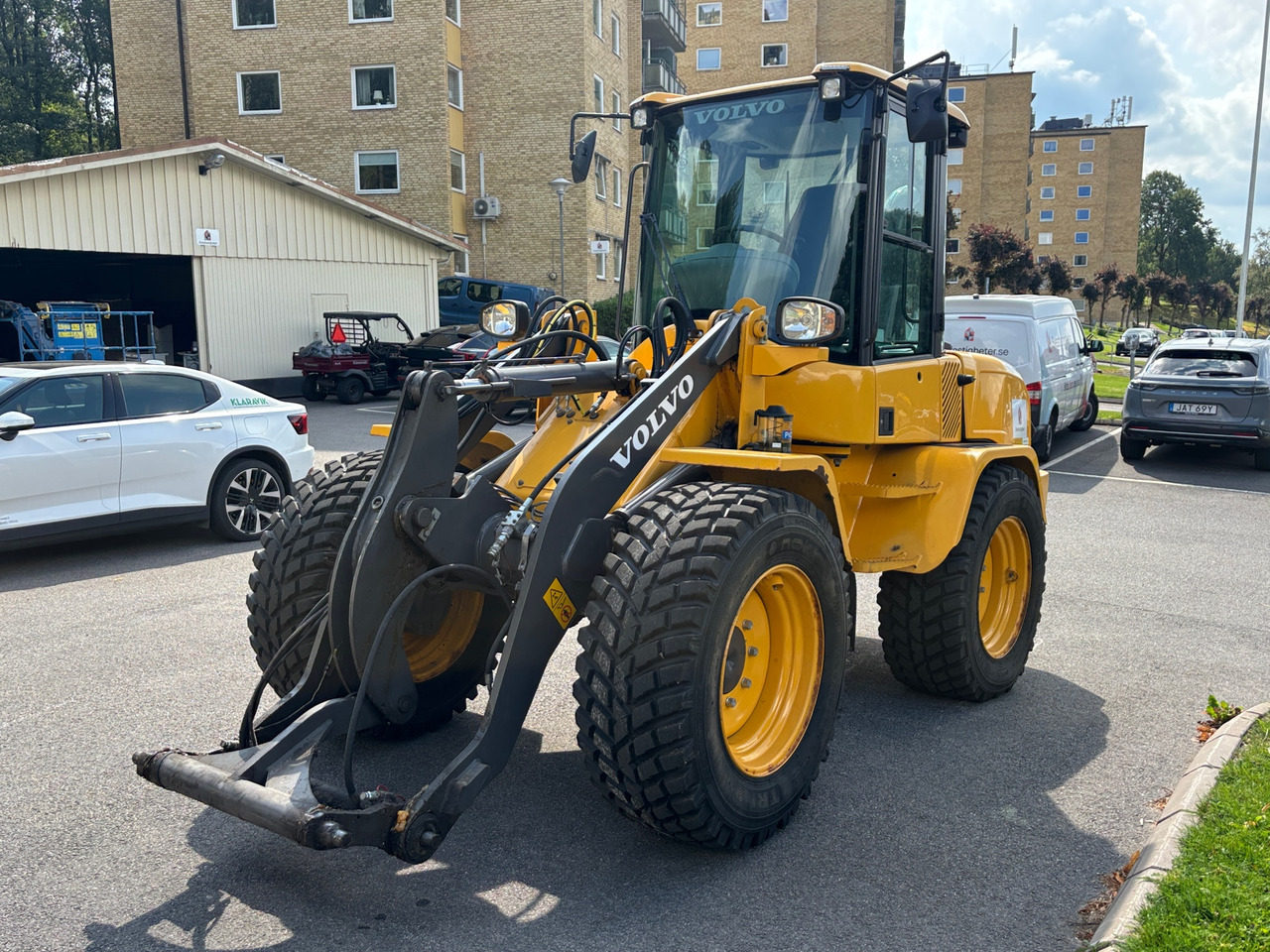 Volvo L30G - Gumikerekes homlokrakodó: 1 kép. Volvo L30G - Gumikerekes homlokrakodó: 1 kép.