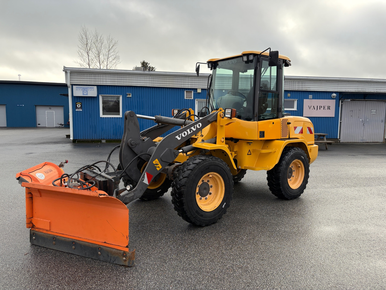 Volvo L30G - Gumikerekes homlokrakodó: 1 kép. Volvo L30G - Gumikerekes homlokrakodó: 1 kép.