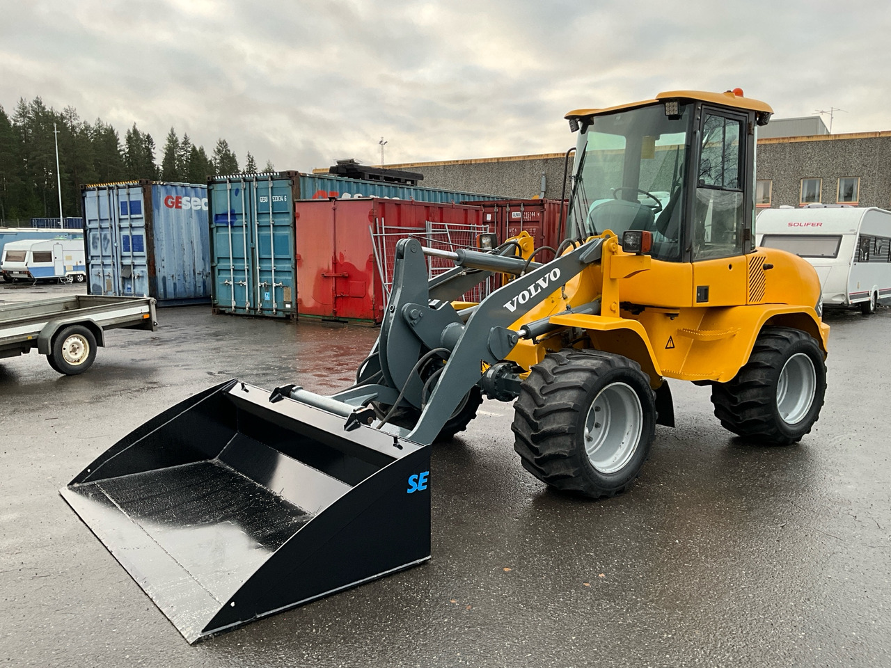 Volvo L35B-7 - Gumikerekes homlokrakodó: 1 kép. Volvo L35B-7 - Gumikerekes homlokrakodó: 1 kép.