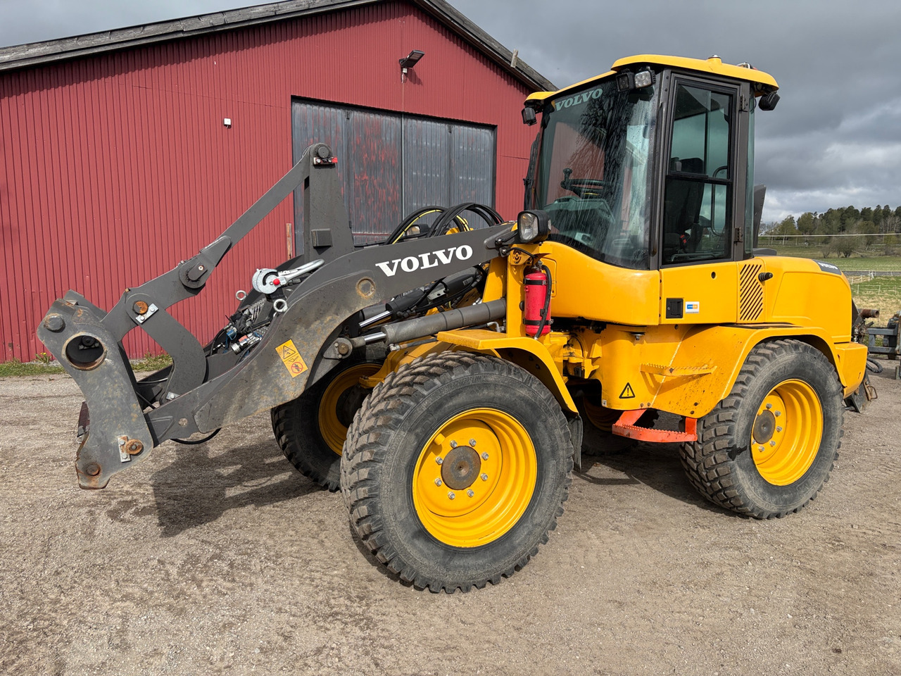 Volvo L35G - Gumikerekes homlokrakodó: 1 kép. Volvo L35G - Gumikerekes homlokrakodó: 1 kép.