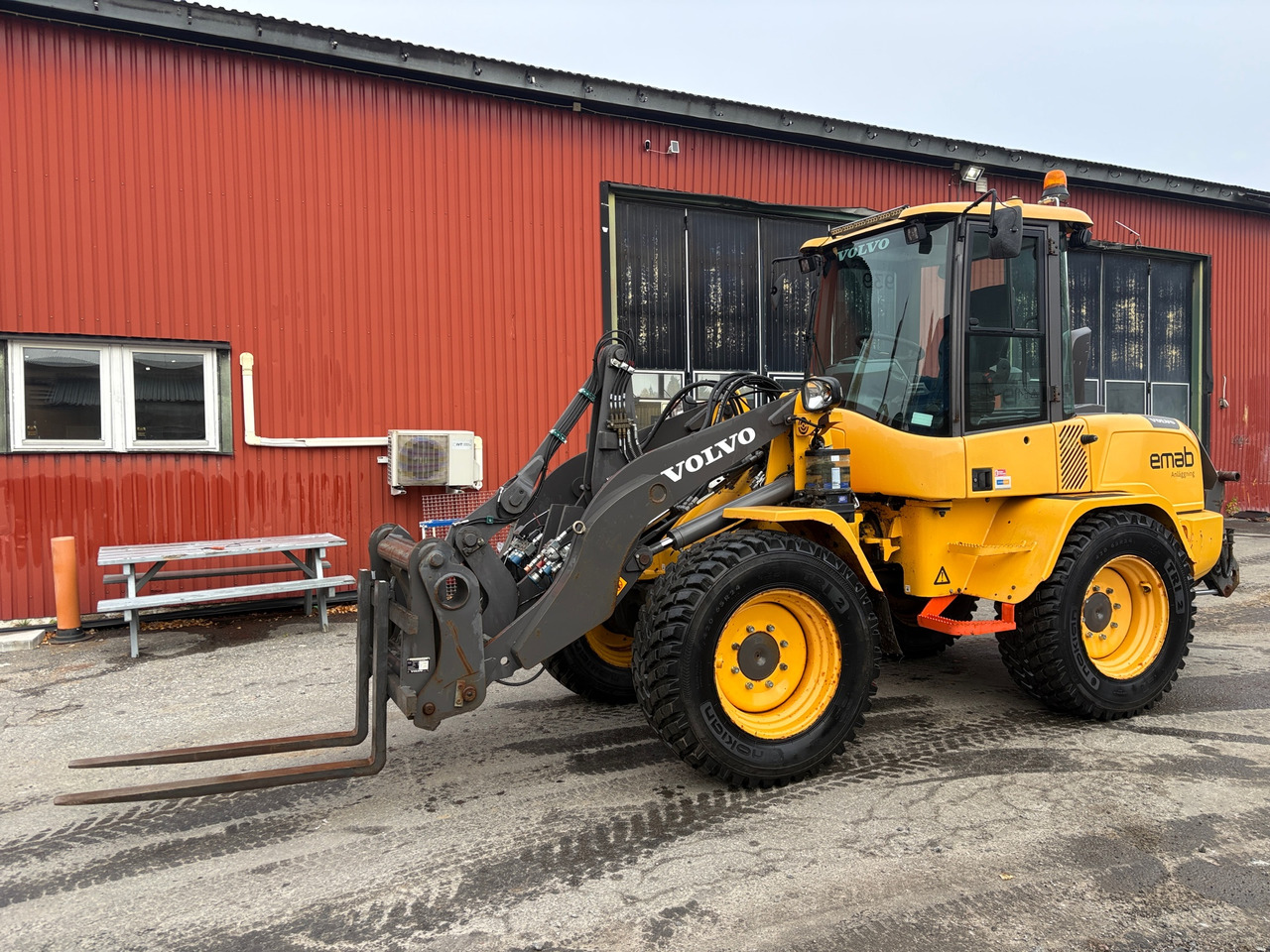 Volvo L35G - Gumikerekes homlokrakodó: 1 kép. Volvo L35G - Gumikerekes homlokrakodó: 1 kép.