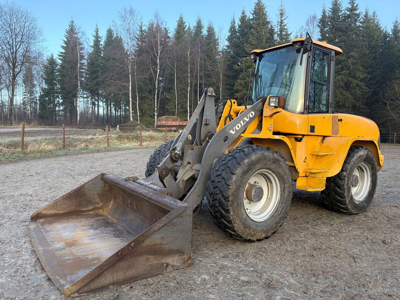 Volvo L40B - Gumikerekes homlokrakodó: 1 kép. Volvo L40B - Gumikerekes homlokrakodó: 1 kép.