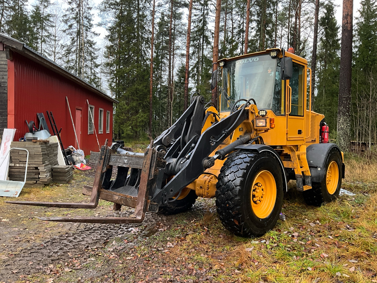 Volvo L50E - Gumikerekes homlokrakodó: 1 kép. Volvo L50E - Gumikerekes homlokrakodó: 1 kép.