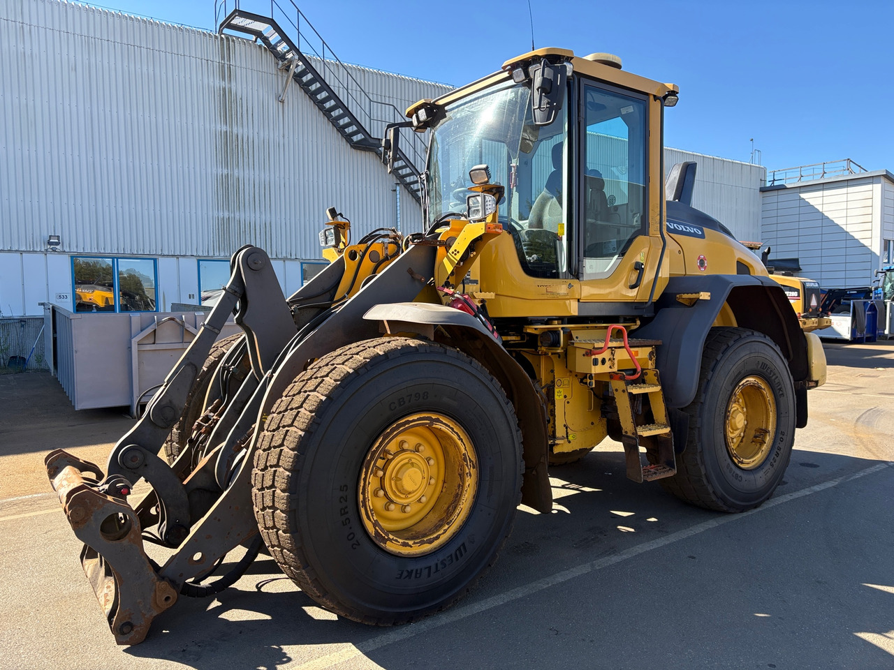 Volvo L60H - Gumikerekes homlokrakodó: 1 kép. Volvo L60H - Gumikerekes homlokrakodó: 1 kép.
