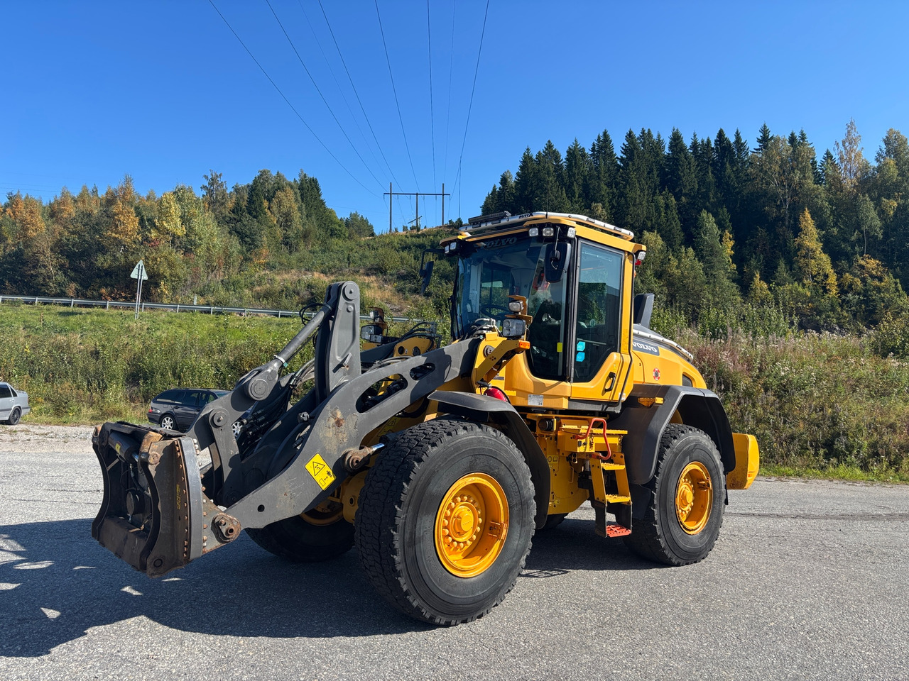 Volvo L90H - Gumikerekes homlokrakodó: 1 kép. Volvo L90H - Gumikerekes homlokrakodó: 1 kép.