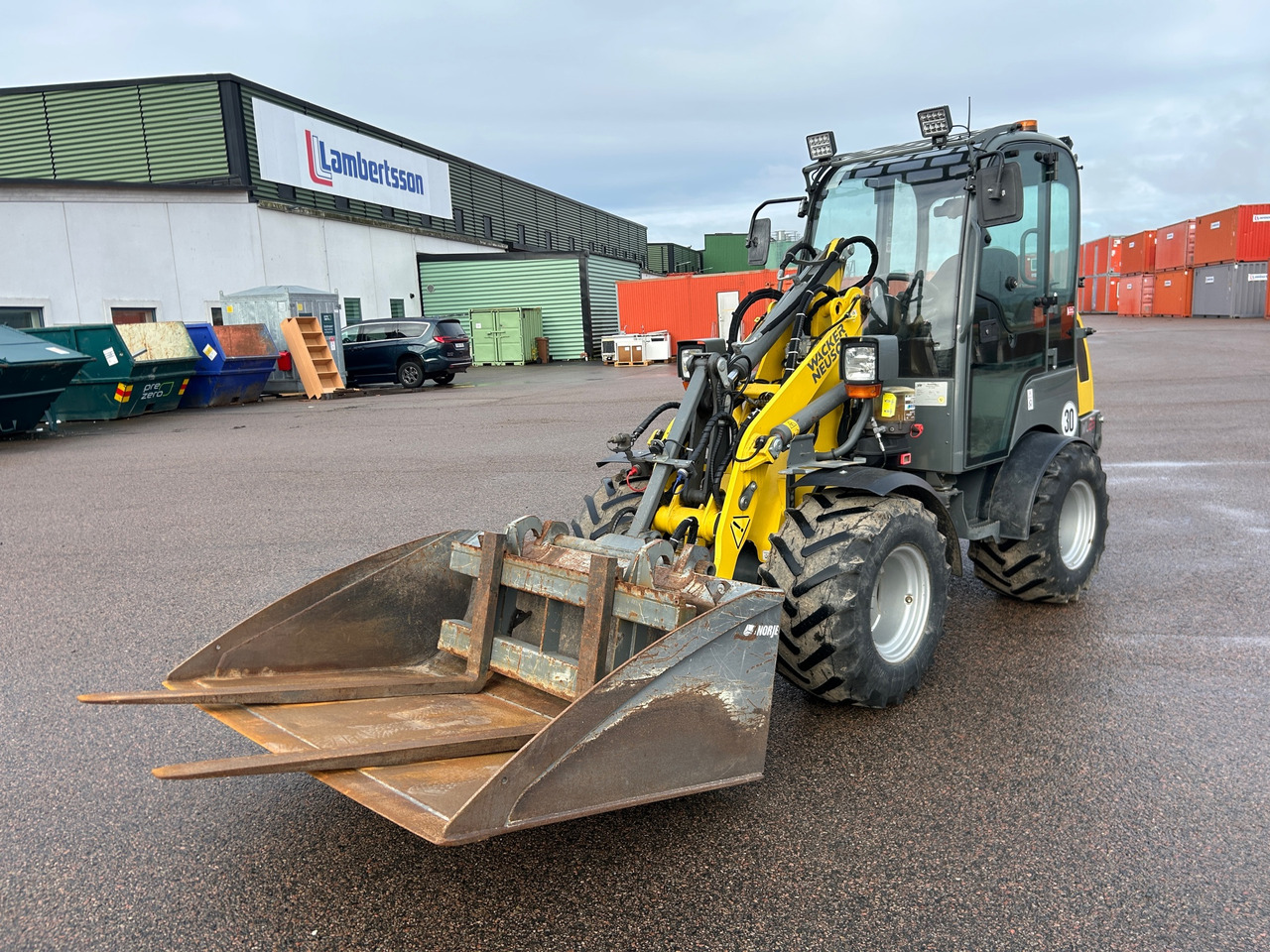 Wacker Neuson WL25 - Gumikerekes homlokrakodó: 1 kép. Wacker Neuson WL25 - Gumikerekes homlokrakodó: 1 kép.
