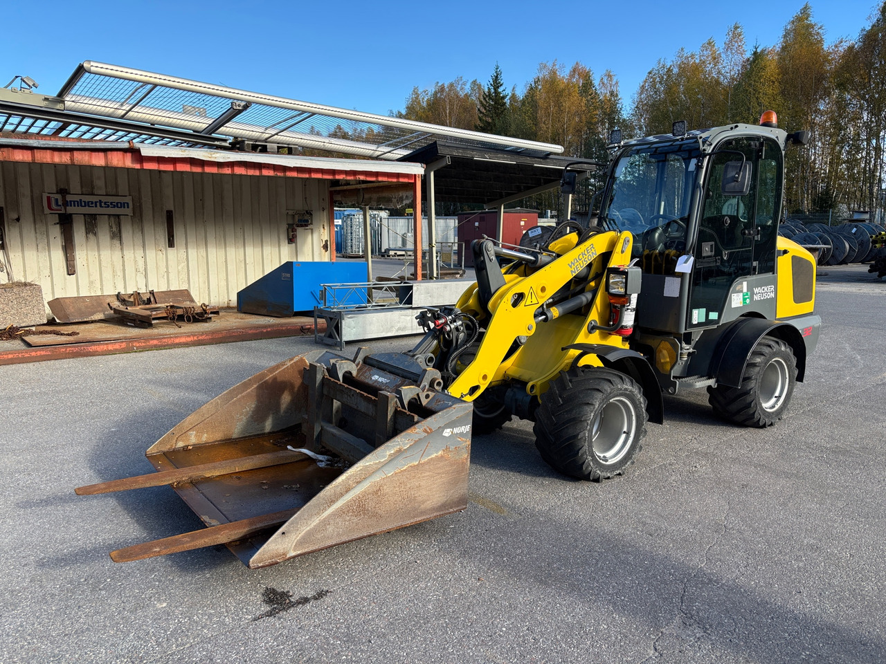 Wacker Neuson WL32 - Gumikerekes homlokrakodó: 1 kép. Wacker Neuson WL32 - Gumikerekes homlokrakodó: 1 kép.