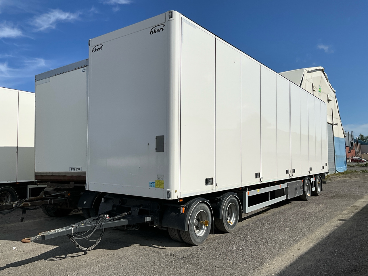 Ekeri S8-D - Pótkocsi dobozos: 1 kép. Ekeri S8-D - Pótkocsi dobozos: 1 kép.