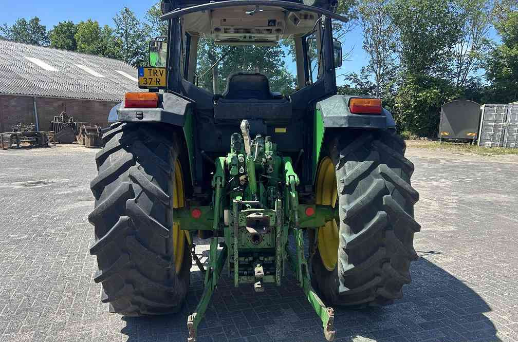 John Deere 6210 - Traktor: 3 kép. John Deere 6210 - Traktor: 3 kép.