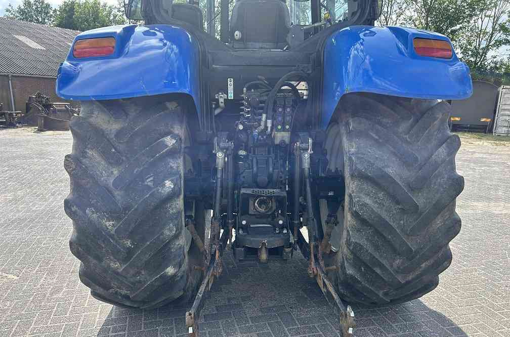 New Holland TSA 125, frontlader - Traktor: 3 kép. New Holland TSA 125, frontlader - Traktor: 3 kép.