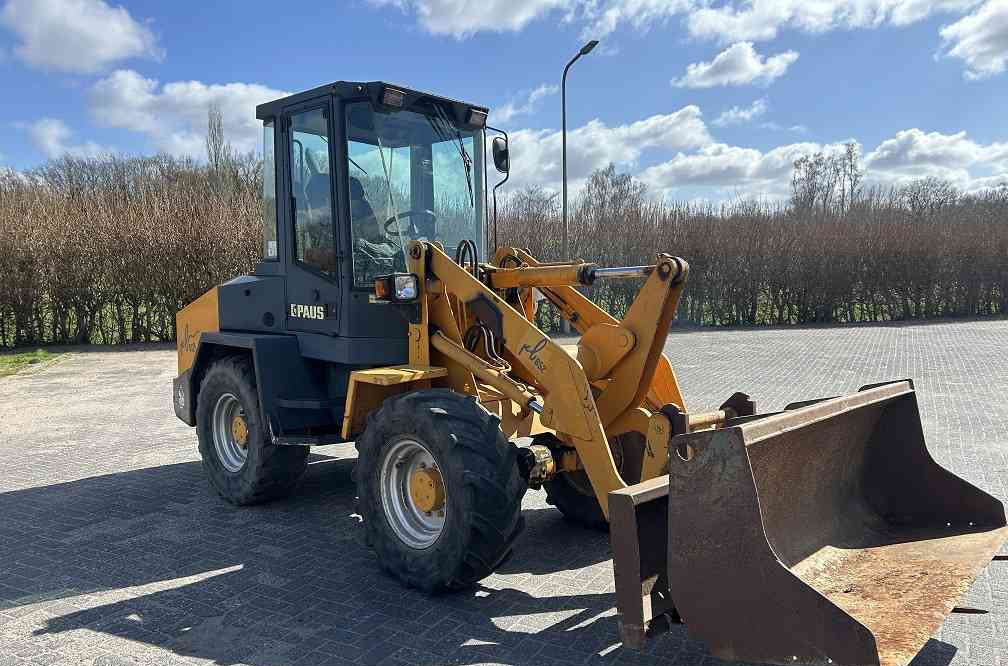 Paus RL 652 shovel - Gumikerekes homlokrakodó: 4 kép. Paus RL 652 shovel - Gumikerekes homlokrakodó: 4 kép.