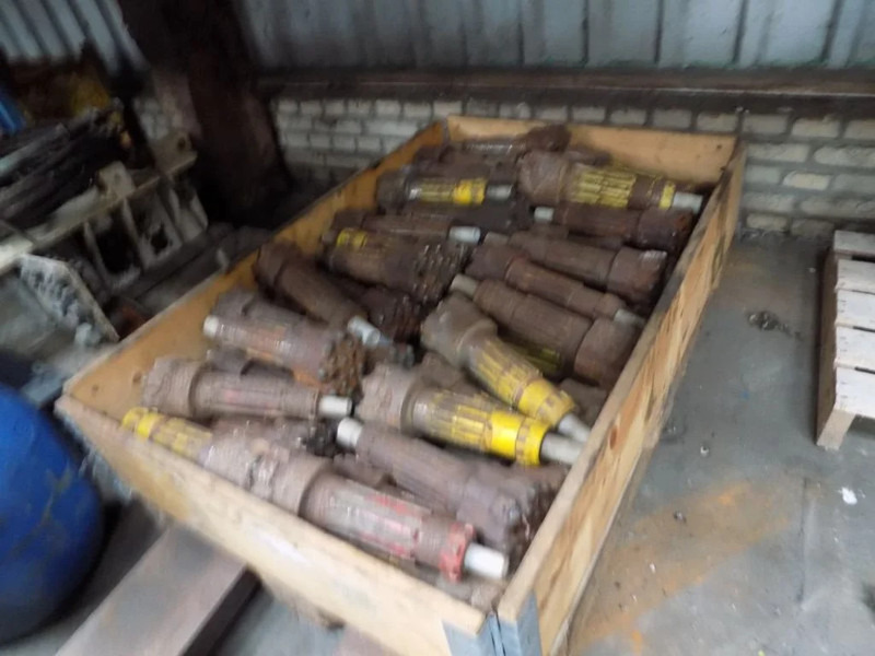 Atlas-Copco boorkroon drilling bitt - Fúrógép: 4 kép. Atlas-Copco boorkroon drilling bitt - Fúrógép: 4 kép.